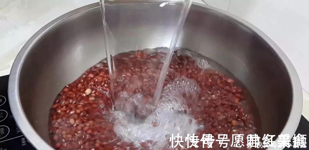 红薯这样做才最好吃,一蒸一切,比豆沙糕都好吃,一口一个真解馋