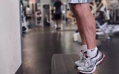 锻炼|每天“踮脚”的人,坚持下去,最后得到了什么或许出现3个变化