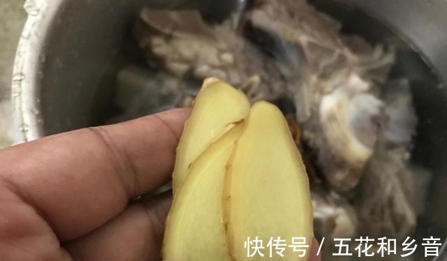 鲜美|想不想和我一起做白萝卜牛脊骨汤，不仅味道鲜美，更是营养丰富！