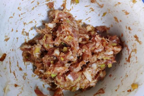 肉卷|冬天当时菜,一斤8毛钱,不炒也不炖,上锅一蒸就能吃,营养高