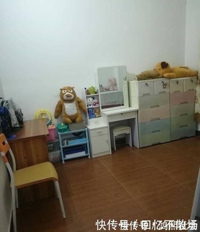 气派|小伙斥资50万在农村盖四层别墅,超大庭院,大门太气派了