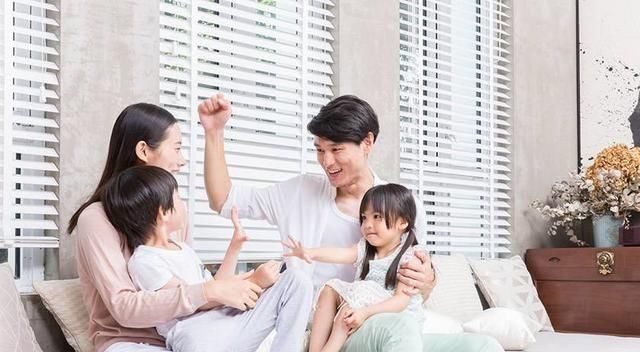 手机|孩子几岁时给配“手机”最好不是10岁,不是15岁,这时间最好