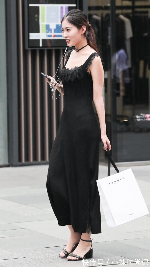 美女|街拍美女:小姐姐黑色吊带长裙,优雅高贵,彰显东方女人的气质美