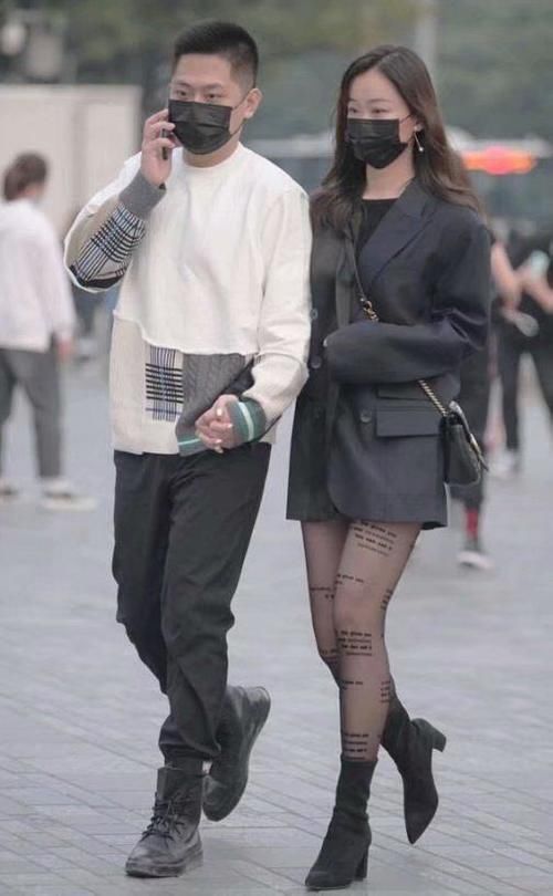 路人街拍：可爱性感的小姐姐，仙女般的气质，靓丽又迷人