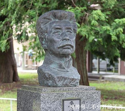 鲁迅第一次讲课的时候,教室里哄堂大笑,15分钟后教室鸦雀无声!