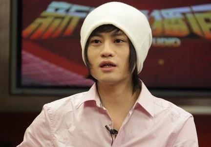 渣男|因《中國(guó)好聲音》走紅，卻睡8名女粉絲成渣男，今前途盡毀無(wú)人識(shí)