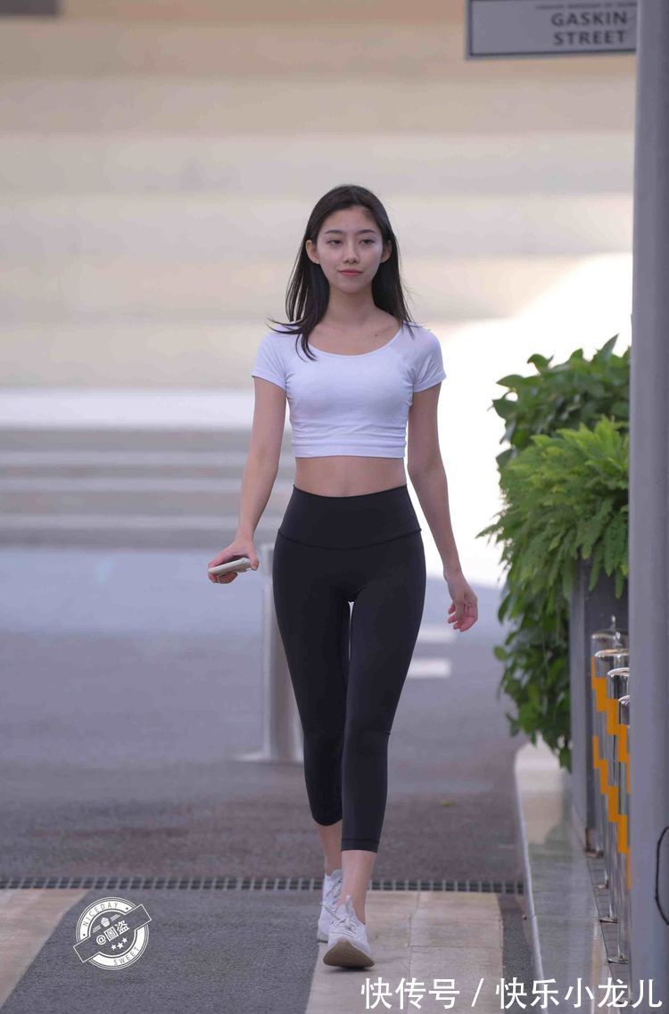 时尚 优雅动人的打底裤装扮很有时尚感,分分钟展现出优雅范,舒适时尚