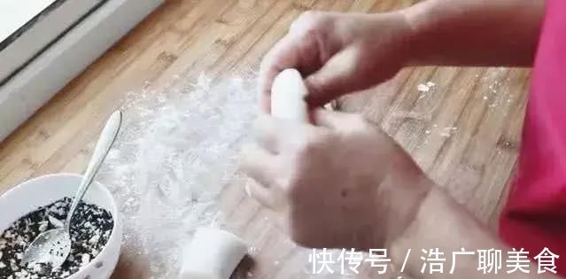 糯米粉最好吃的做法,开水一烫,大刀一切,全家人都有爱吃