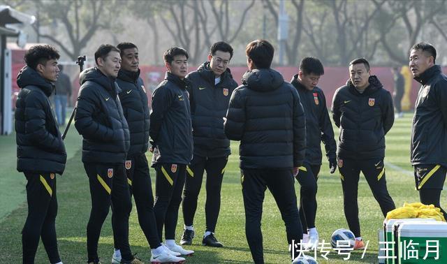 陈洋|2天后,国足模仿亚洲第2!李霄鹏若真能挑出11人,不愁击败日本队