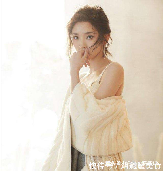 发型|50岁的女人,别烫泡面卷来显老!这些“年轻十岁短发”更适合你