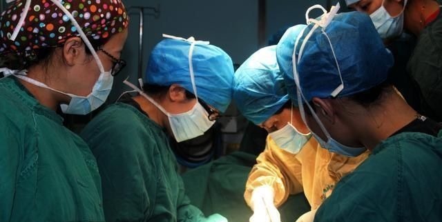 子宫肌层|38岁孕妈剖腹产全过程用命换来的孩子,还不值一万块钱