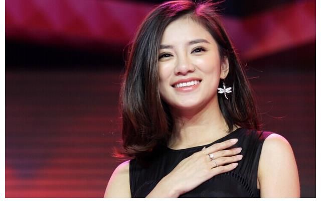 相貌不输沈梦辰，能力追赶朱丹，却因口误断送前程