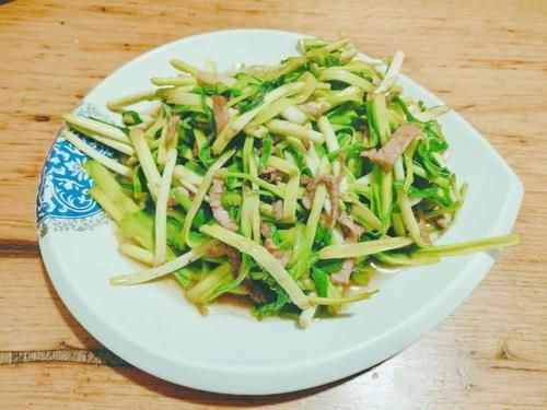 特别|一碗酸菜汤火了二十年，好吃的小菜，来晚就得站着吃