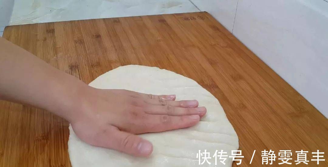 鸡蛋灌饼|吃早餐蛋糕的新方法,淋上蛋液,比手抓蛋糕简单,比鸡蛋灌饼好