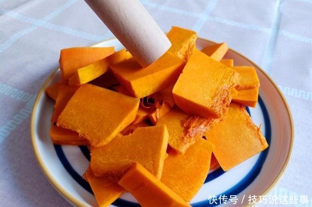 1块南瓜,1碗面粉,早餐学会这样做,我家一周吃三次都不烦!