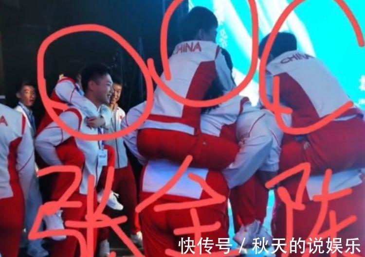 全紅嬋第一次現(xiàn)場唱歌!跳到體重300斤的李雯雯背上,大家笑場了