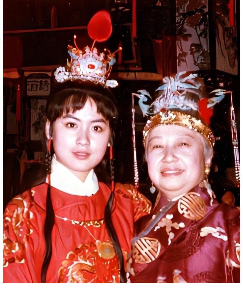 饰演者#记得影版《红楼梦》“贾宝玉”夏菁吗?曾因病息影,如今新照曝光