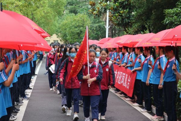 毕业班|加油少年！这所学校的老师化身“护考使者”