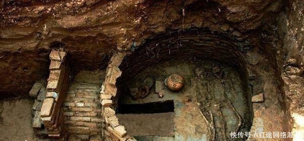 尝试|盗墓贼进入帝王陵墓，出现一神秘棺椁，却多次尝试失败