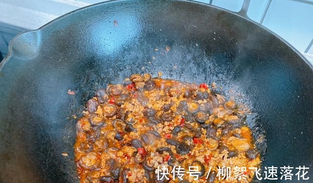 3分钟教你香菇最好吃的做法,爽滑软糯鲜香美味,下饭配面都不错!