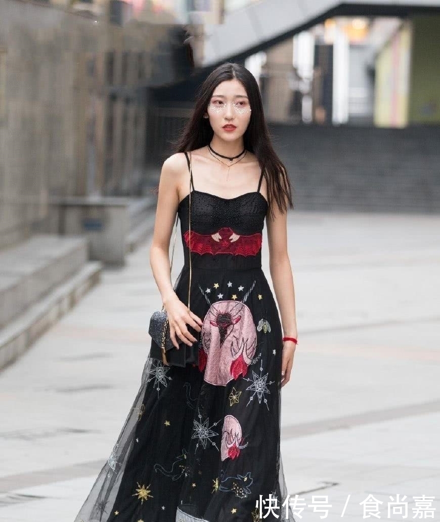 韵味|街拍:稳重韵味十足的大姐姐,丰腴有致,前卫穿搭总有适合你的!