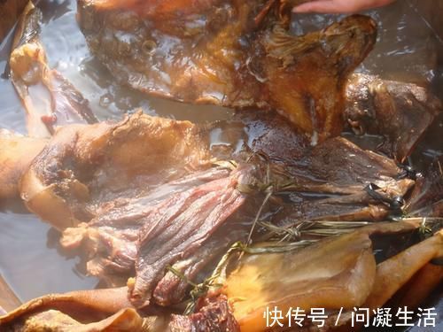 蒸腊肉,直接上锅蒸就错了,这2步不能少,腊肉又香又嫩,还不咸