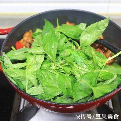 三杯鸡|这道#夏日开胃餐# 台式三杯鸡，我一年四季都想吃
