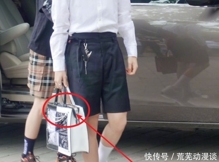 上班图 高卿尘录制《拜冰》路透,看清包里带的东西,难怪中文进步这么快