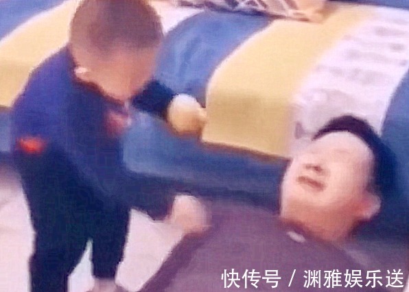 萱爸|嫌玩具太贵,宝爸超市倒地撒泼打滚,儿子我不要了还不行吗