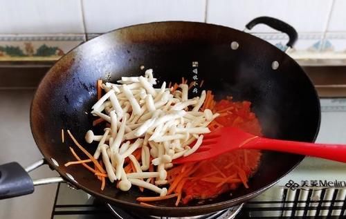 白玉蘑菇|很酷,我喜欢这碗素食汤,新鲜可口,他热量低,营养丰富