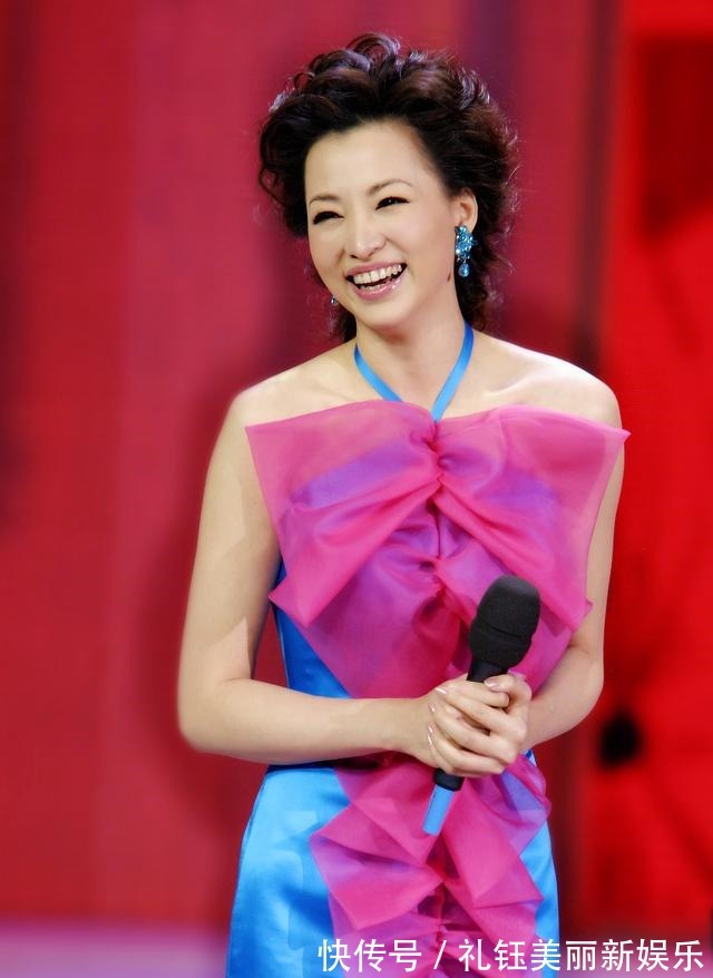 记者问董卿你嘴上说爱国 为什么让儿子入美国籍董卿霸气回应