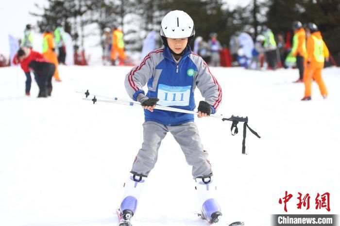 冬奥|江西五百名孩童学滑雪迎冬奥 体验户外滑雪乐趣