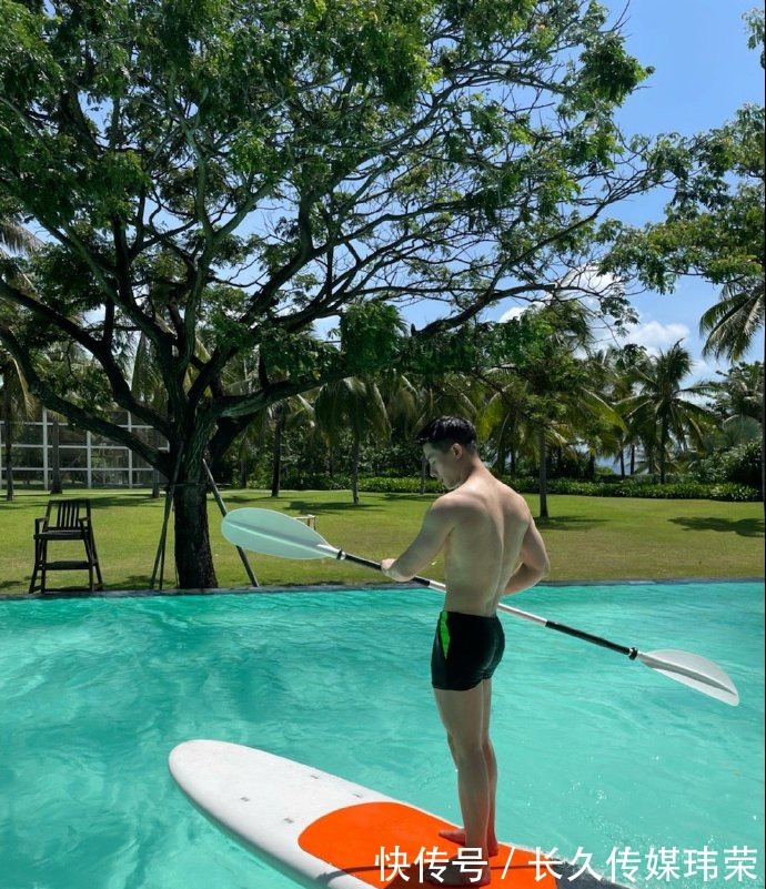 健身|满身肌肉的杭州大男孩，精致帅气，健身锻造出漂亮胸肌人鱼线！