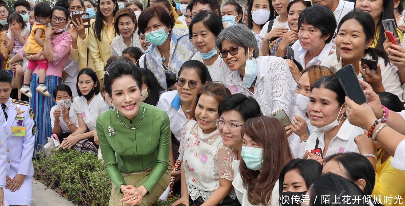 贵妃被火化|诗尼娜贵妃有女儿，苏提达王后有儿子，应该是不实的传言
