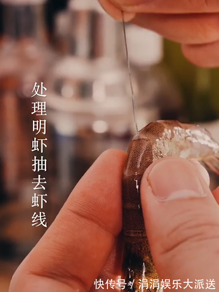 煮虾究竟是冷水下锅还是水开下锅搞错这一步难怪腥味浓重！