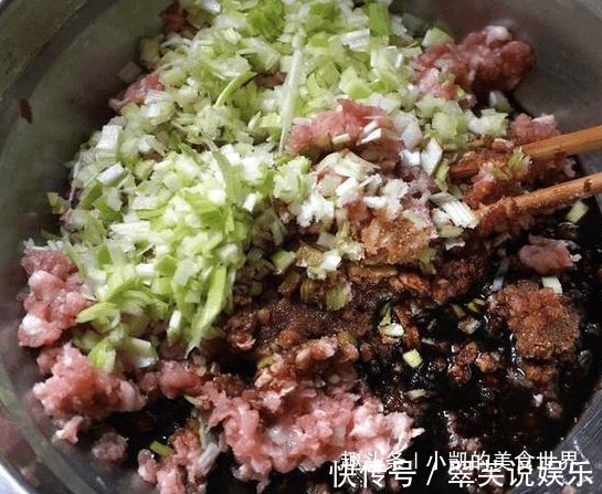 活了那么久,此种饺子馅我还是第一次吃,我连吃了三碗