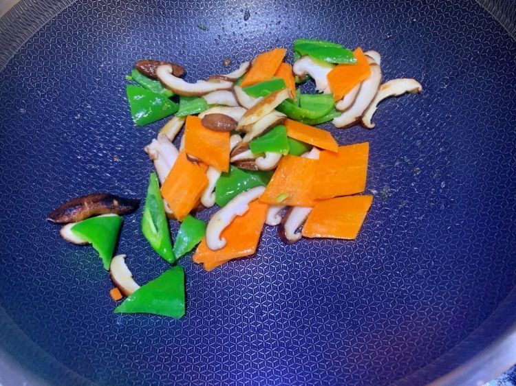 家常豆腐豆腐,外焦里嫩,味道鲜香浓郁,给肉都不换