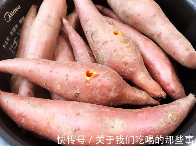 晒红薯干，牢记“三蒸三晒”，橙黄透亮，软糯香甜不粘牙，易保存