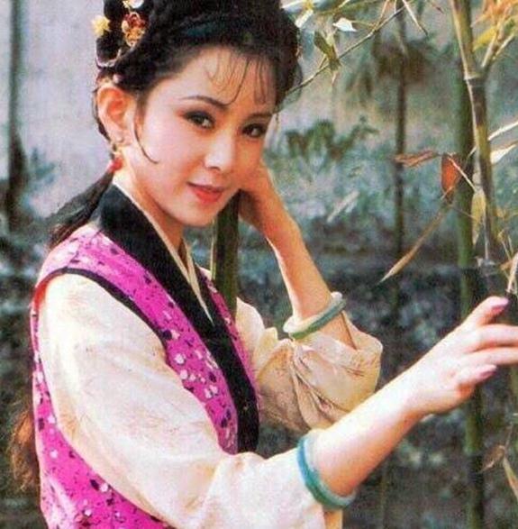 怡红院里!红楼梦:晴雯之美,美在外貌,更美在品格