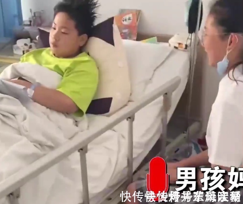 受伤|儿子受伤住院,6名女同学主动来探望,妈妈在一旁捂嘴偷笑