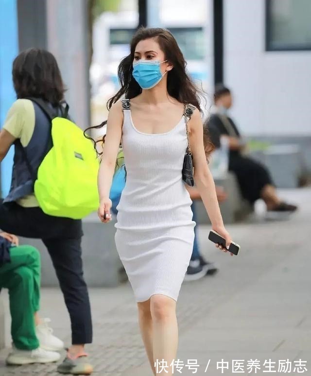 夏季 夏季如何让连衣裙更凸显身材。夏季如何让连衣裙更凸显身材！