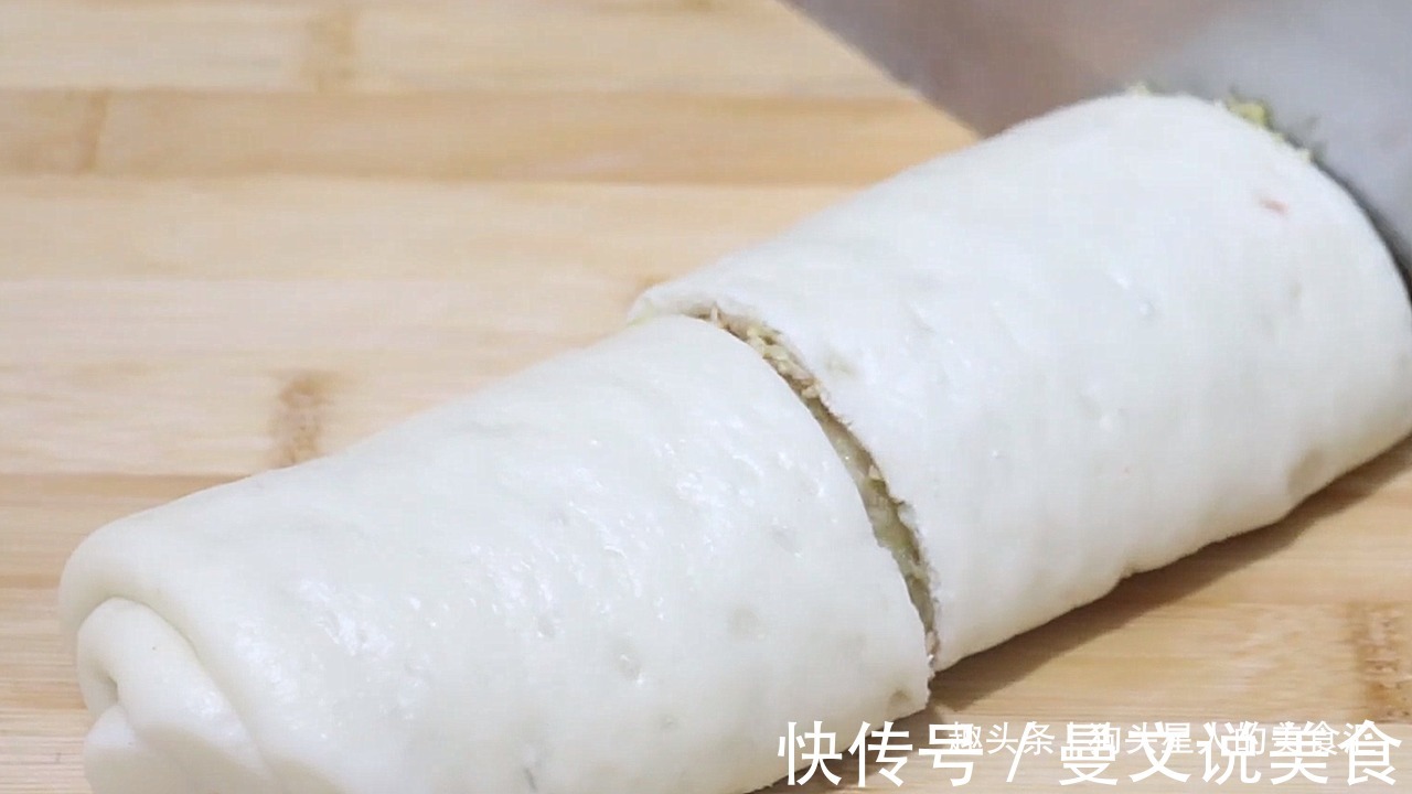 我家隔三差五做这锅菜卷，松软鲜香易消化，层层裹着馅料，太香了