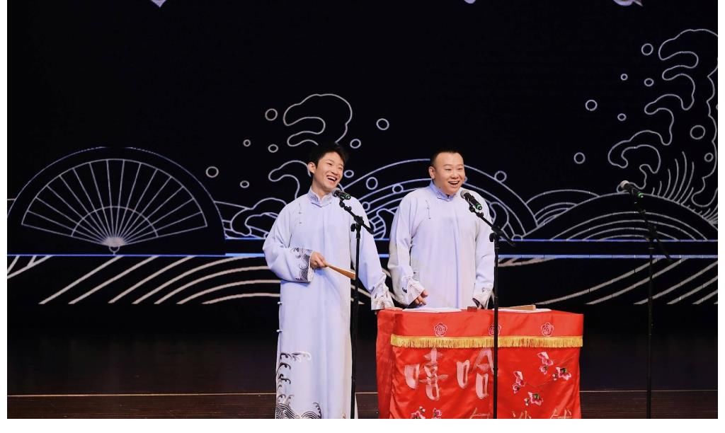 看清相声本质 嘻哈包袱铺封箱再创新潮