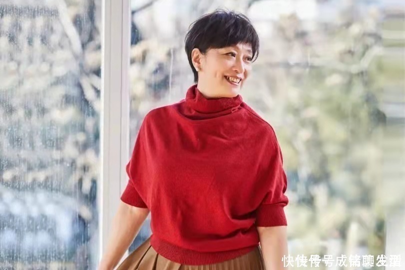 时髦 女人到了60岁,最好不要烫小卷,教你这样选发型,时髦减龄又洋气