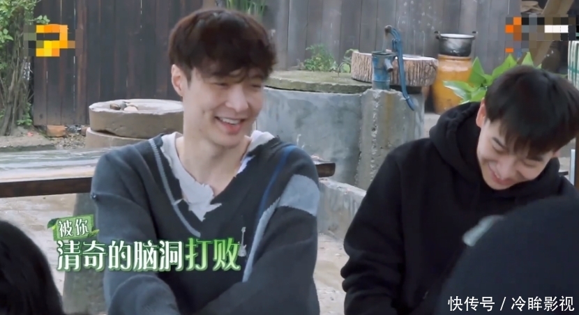 好感 杨紫帮张艺兴改微博名,细看张艺兴的表情变化,有没有好感很明显