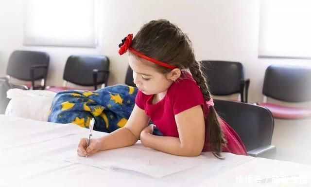 颈椎|12岁女孩弯腰时一个动作,被父母发现异常10个孩子就有2个中招