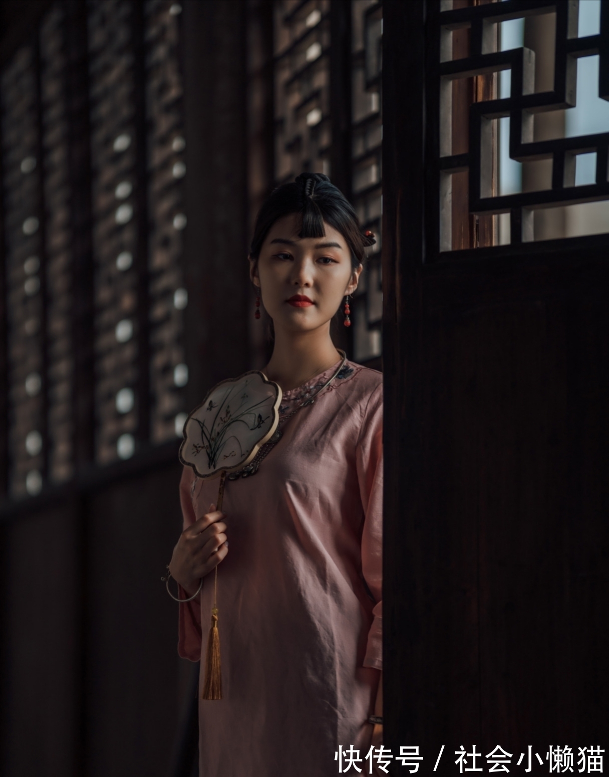 打油诗$打油诗·九首丨奔月嫦娥休笑我,温壶美酒送入喉