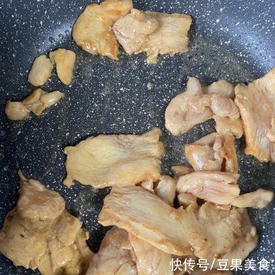 没有人可以逃得过洋葱熘鸡片的美食诱惑