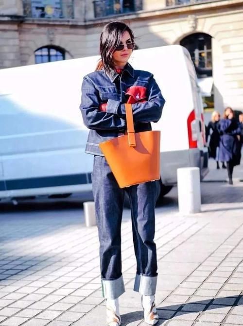 靴子别买太多，今年秋冬有这4双就够了，保暖时髦，还不易撞鞋