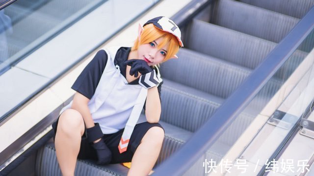 番茄酱|泰国小哥低成本cos,教你用一袋番茄酱cos艾伦,泡泡糖变战锤巨人